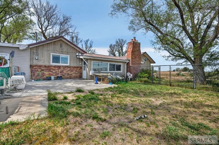 House with shop in quiet country setting on over 2 acres - photo 37