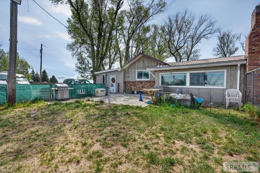 House with shop in quiet country setting on over 2 acres - photo 38