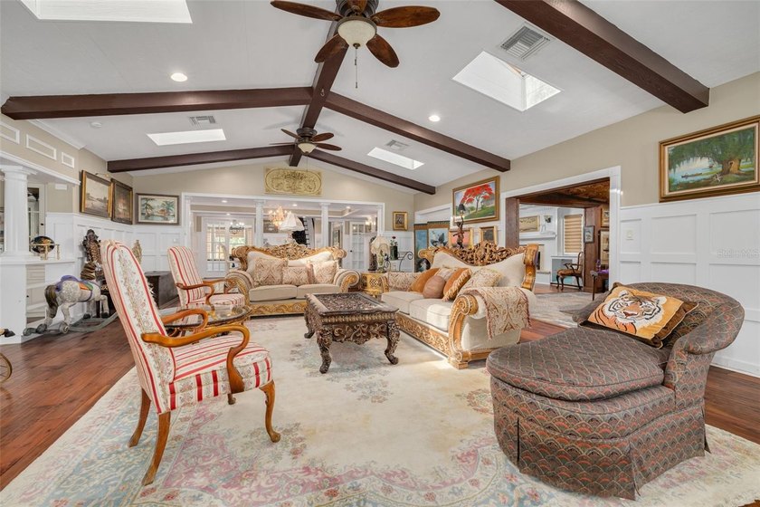 Welcome to the highly desirable Spanish Trails neighborhood - photo 11