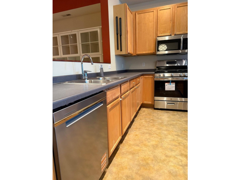 If you are looking for a large spacious one bedroom unit with a - photo 4