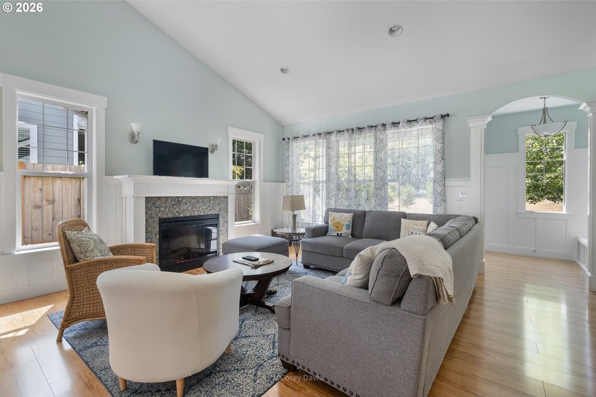 Darling, single level cottage in a quiet neighborhood - photo 5