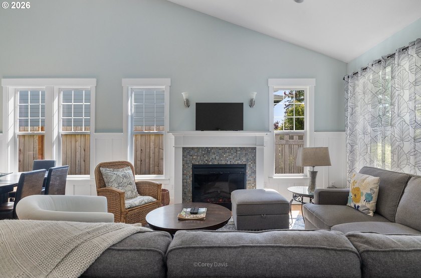 Darling, single level cottage in a quiet neighborhood - photo 6