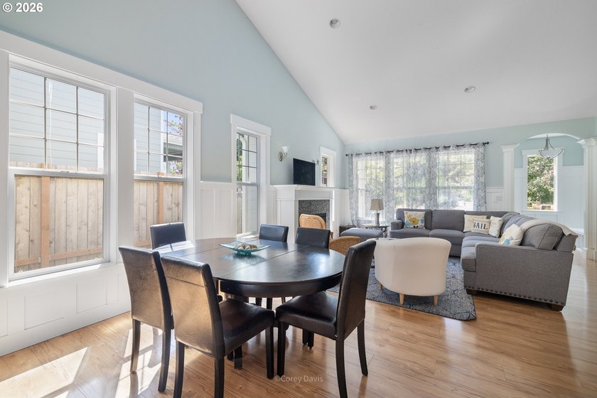 Darling, single level cottage in a quiet neighborhood - photo 9