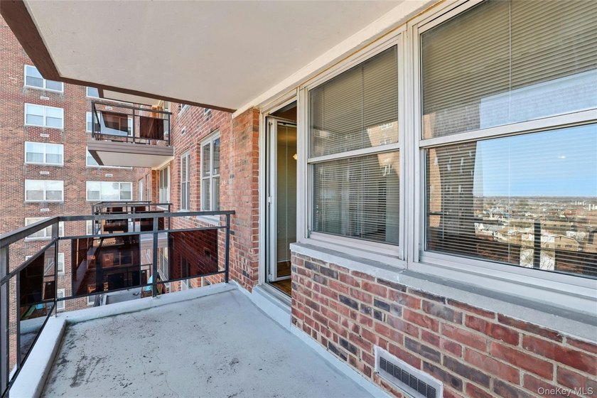 Welcome to the sought after Continental Residence and this well - photo 26