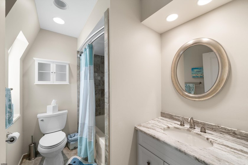VIEWS, VIEWS, VIEWS! Spectacular LAGOON-front living in the - photo 28