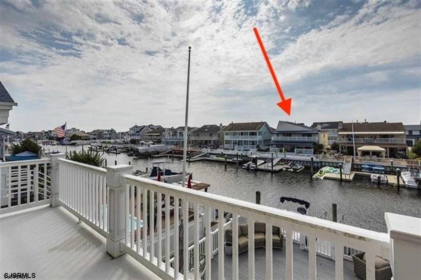 VIEWS, VIEWS, VIEWS! Spectacular LAGOON-front living in the - photo 31