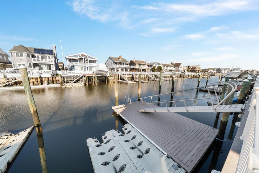 VIEWS, VIEWS, VIEWS! Spectacular LAGOON-front living in the - photo 32