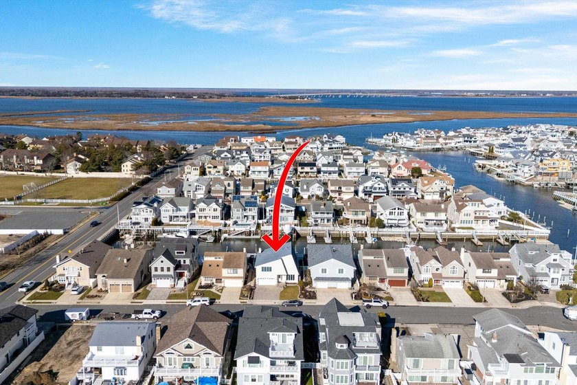 VIEWS, VIEWS, VIEWS! Spectacular LAGOON-front living in the - photo 40