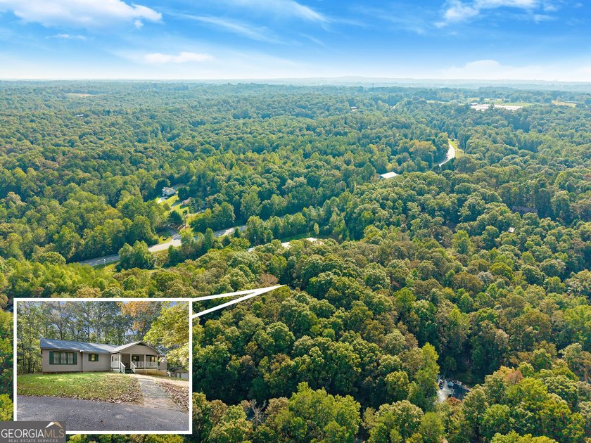 SPRAWLING RANCH ON 3.43-/+ PRIVATE ACRES, BONUS ROOM + OFFICE + - photo 3