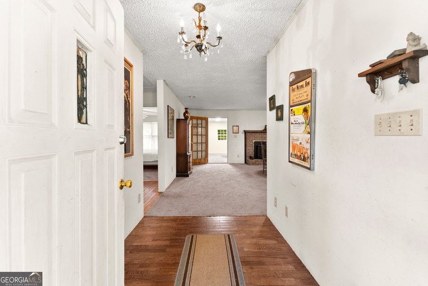 SPRAWLING RANCH ON 3.43-/+ PRIVATE ACRES, BONUS ROOM + OFFICE + - photo 6