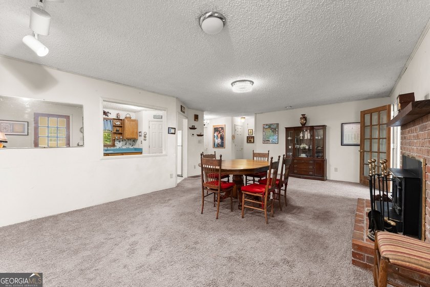 SPRAWLING RANCH ON 3.43-/+ PRIVATE ACRES, BONUS ROOM + OFFICE + - photo 10