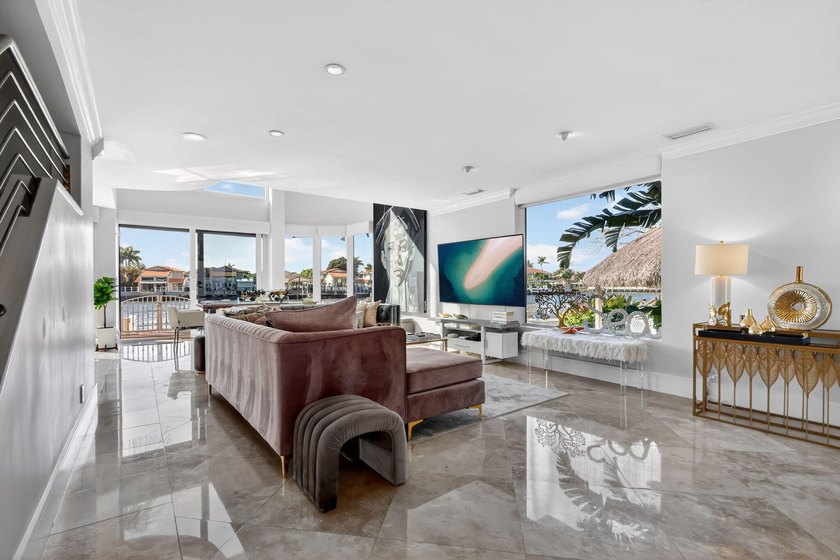 Boater's Paradise...Sophisticated Townhouse with breathtaking - photo 9