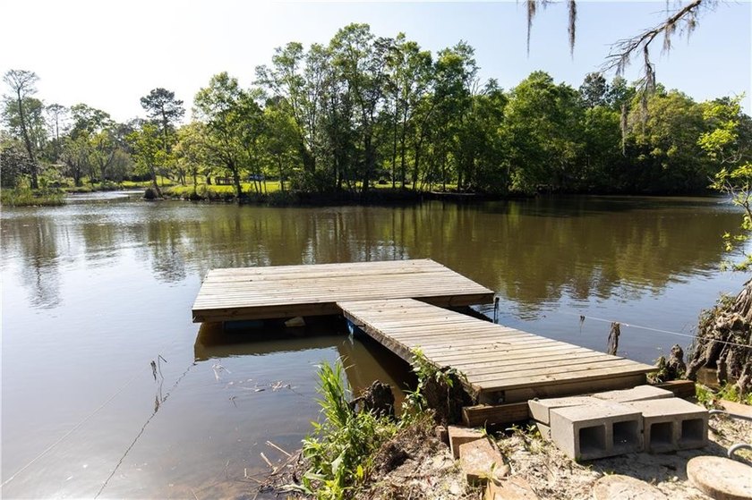 Looking for that spot with ample privacy and a waterfront view - photo 3