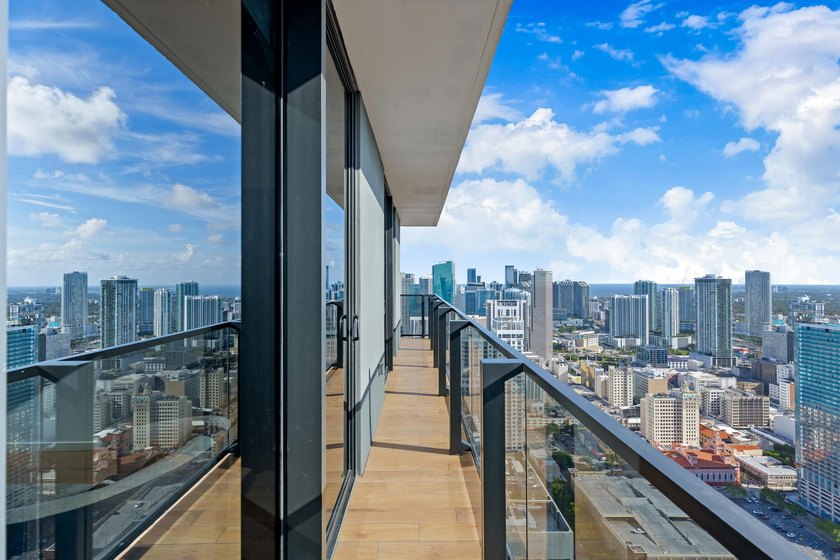 Experience modern luxury living in the heart of Miami! This - photo 40
