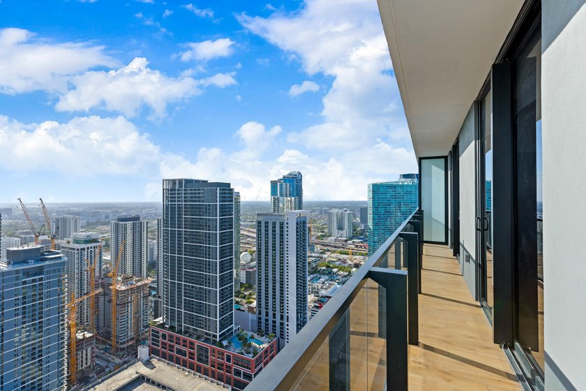 Experience modern luxury living in the heart of Miami! This - photo 42