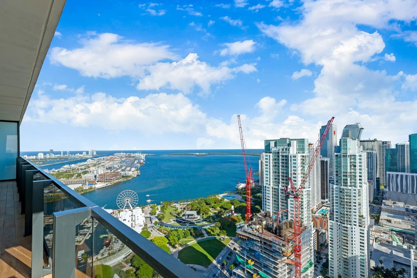 Experience modern luxury living in the heart of Miami! This - photo 45