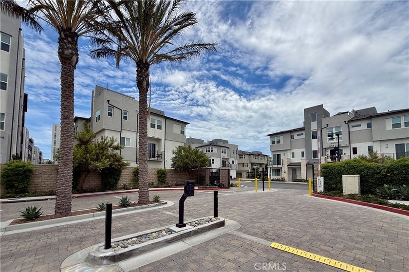 Welcome to 1130 S. Urbana Street, an exceptional single-story - photo 47