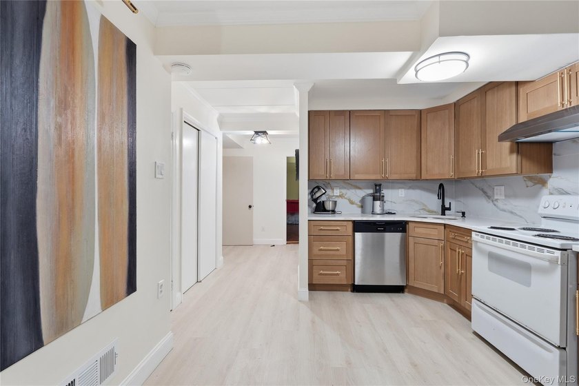 Move-In Ready Brick Multi-Family Duplex in the Longwood Section - photo 5