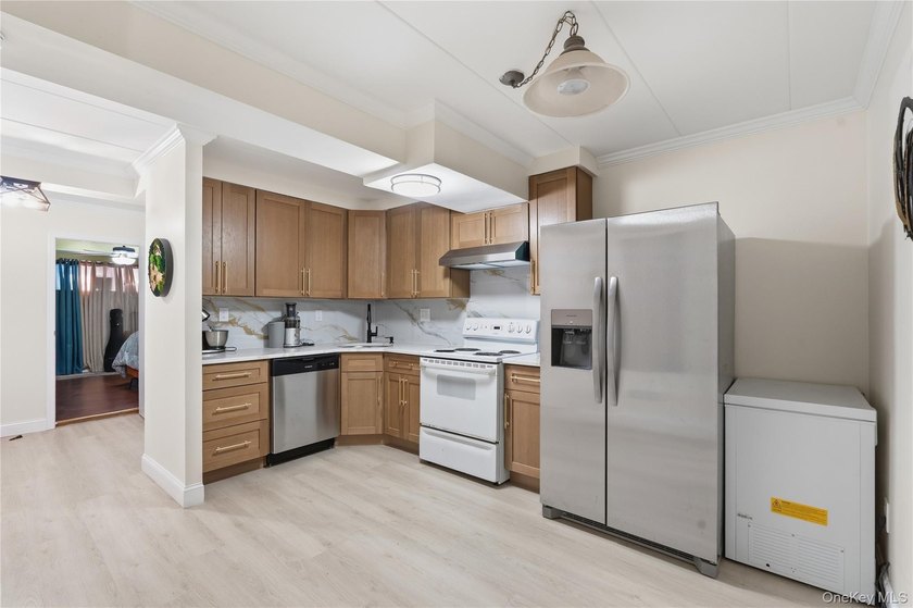 Move-In Ready Brick Multi-Family Duplex in the Longwood Section - photo 6