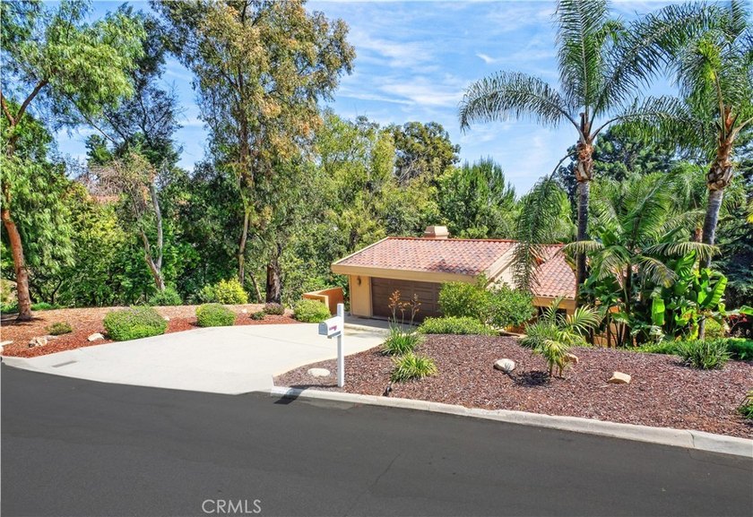 Located on one of the most prestigious streets in the Miraleste - photo 5