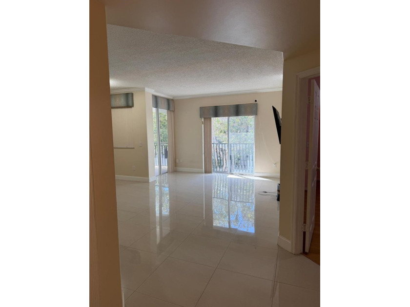 Amazing waterfront resort-style living in the heart of Aventura! - photo 11