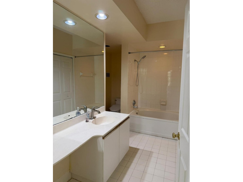 Amazing waterfront resort-style living in the heart of Aventura! - photo 13