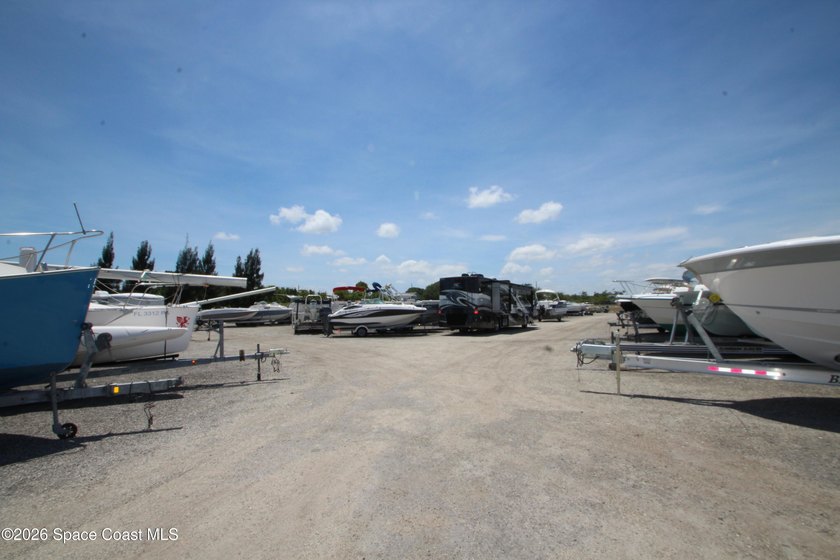 Check out this very rare &amp; unique property / opportunity. 3.5 - photo 15