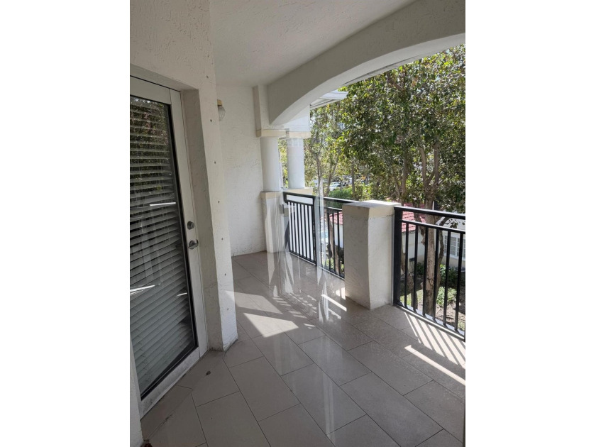 Amazing waterfront resort-style living in the heart of Aventura! - photo 17