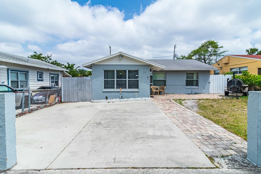 Charming Home with Attached Studio in Vibrant West Palm Beach - photo 2