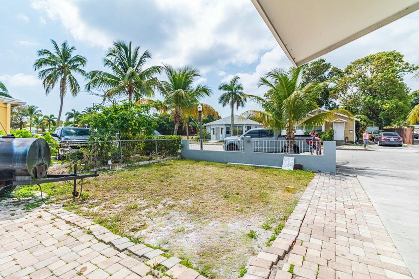 Charming Home with Attached Studio in Vibrant West Palm Beach - photo 5