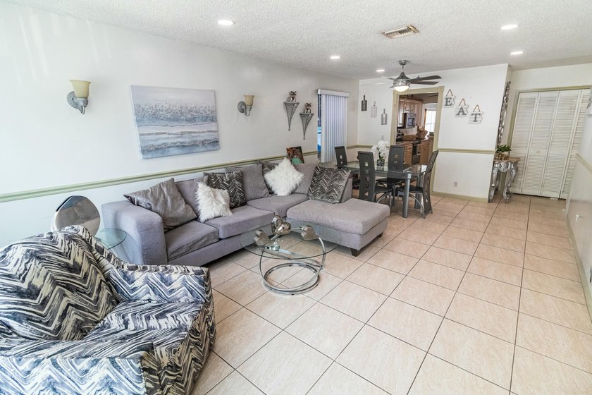 Charming Home with Attached Studio in Vibrant West Palm Beach - photo 6