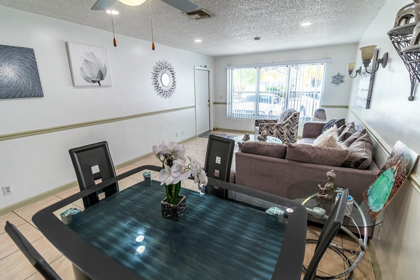 Charming Home with Attached Studio in Vibrant West Palm Beach - photo 9