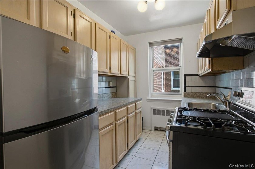 Riverwood Cooperative presents a top-floor, spacious - photo 11