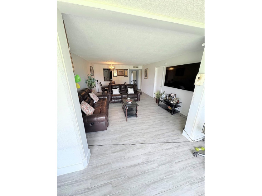 WOW!!! RARELY AVAILABLE REMODLED GROUND FLOOR CORNER UNIT - photo 12