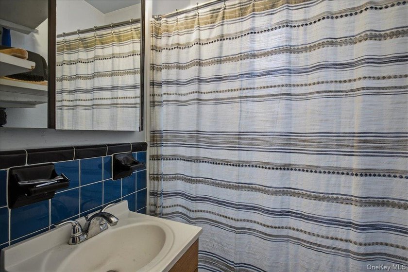 Riverwood Cooperative presents a top-floor, spacious - photo 13