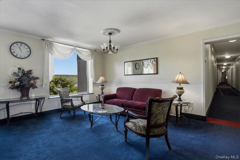 Riverwood Cooperative presents a top-floor, spacious - photo 17
