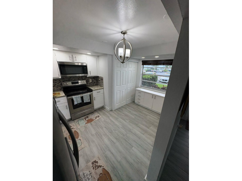 WOW!!! RARELY AVAILABLE REMODLED GROUND FLOOR CORNER UNIT - photo 17