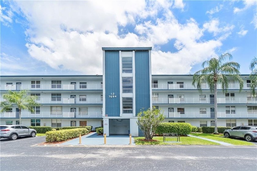 WOW!!! RARELY AVAILABLE REMODLED GROUND FLOOR CORNER UNIT - photo 23