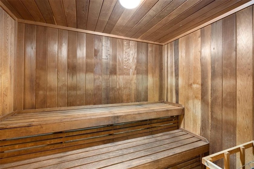 WOW!!! RARELY AVAILABLE REMODLED GROUND FLOOR CORNER UNIT - photo 27