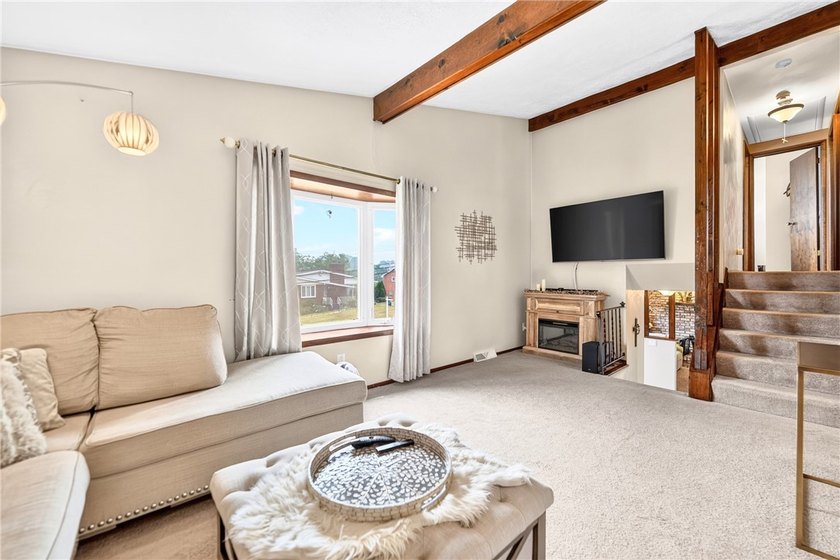 Welcome to this well-maintained 3-bedroom multi-level home - photo 8