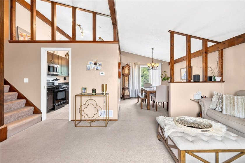 Welcome to this well-maintained 3-bedroom multi-level home - photo 9
