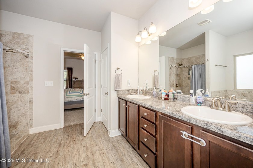 Newly reduced price as of 5/18!! Welcome home to this beautiful - photo 31