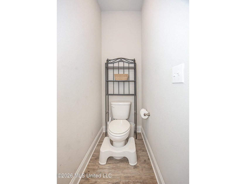 Newly reduced price as of 5/18!! Welcome home to this beautiful - photo 33