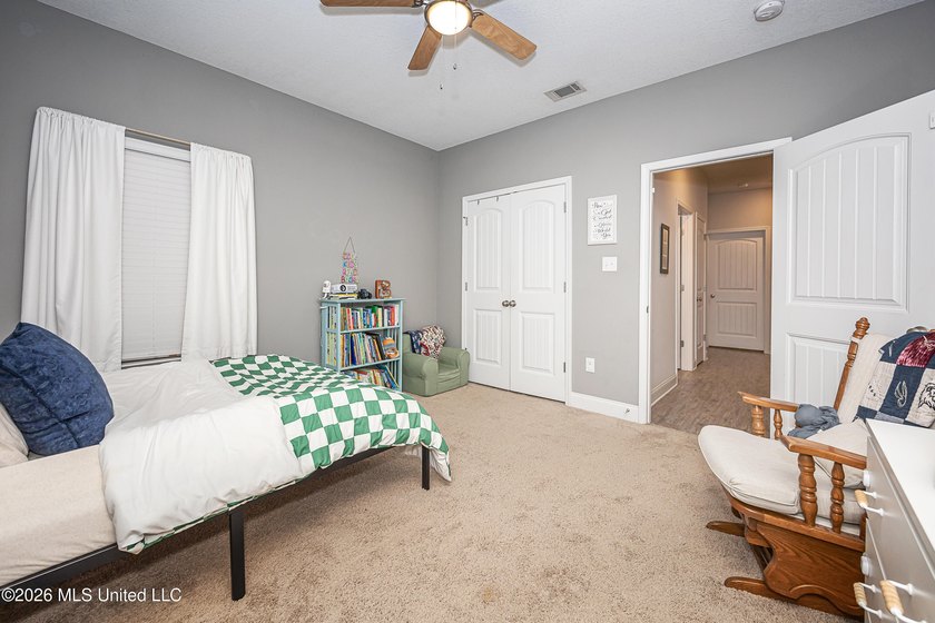 Newly reduced price as of 5/18!! Welcome home to this beautiful - photo 35