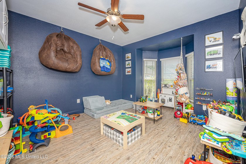 Newly reduced price as of 5/18!! Welcome home to this beautiful - photo 42
