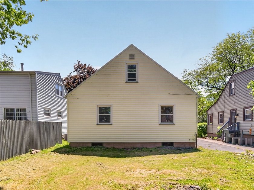 Updated cute Charlotte cape cod just a quick walk from the - photo 12