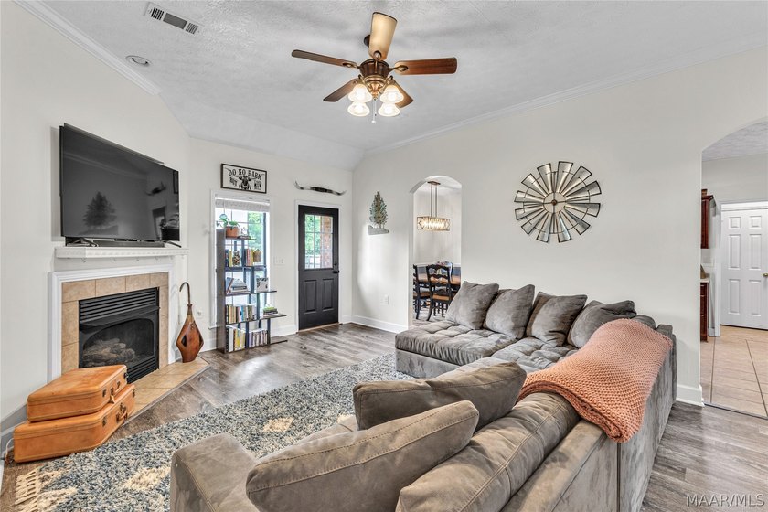 ***Improved price!***Welcome to this beautifully maintained - photo 12