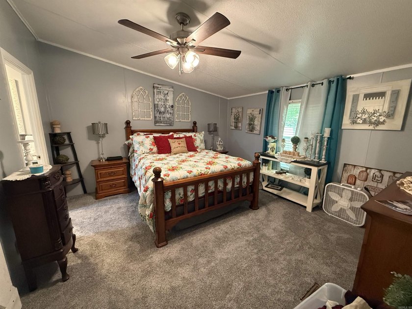 This country home, situated on nearly half an acre, has it all - photo 13