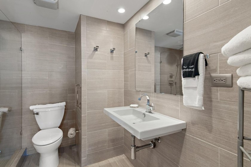 Jetty East is a Gulf front Gated 6-story midrise with under - photo 14