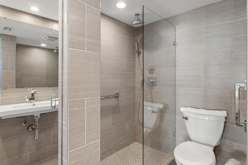 Jetty East is a Gulf front Gated 6-story midrise with under - photo 15